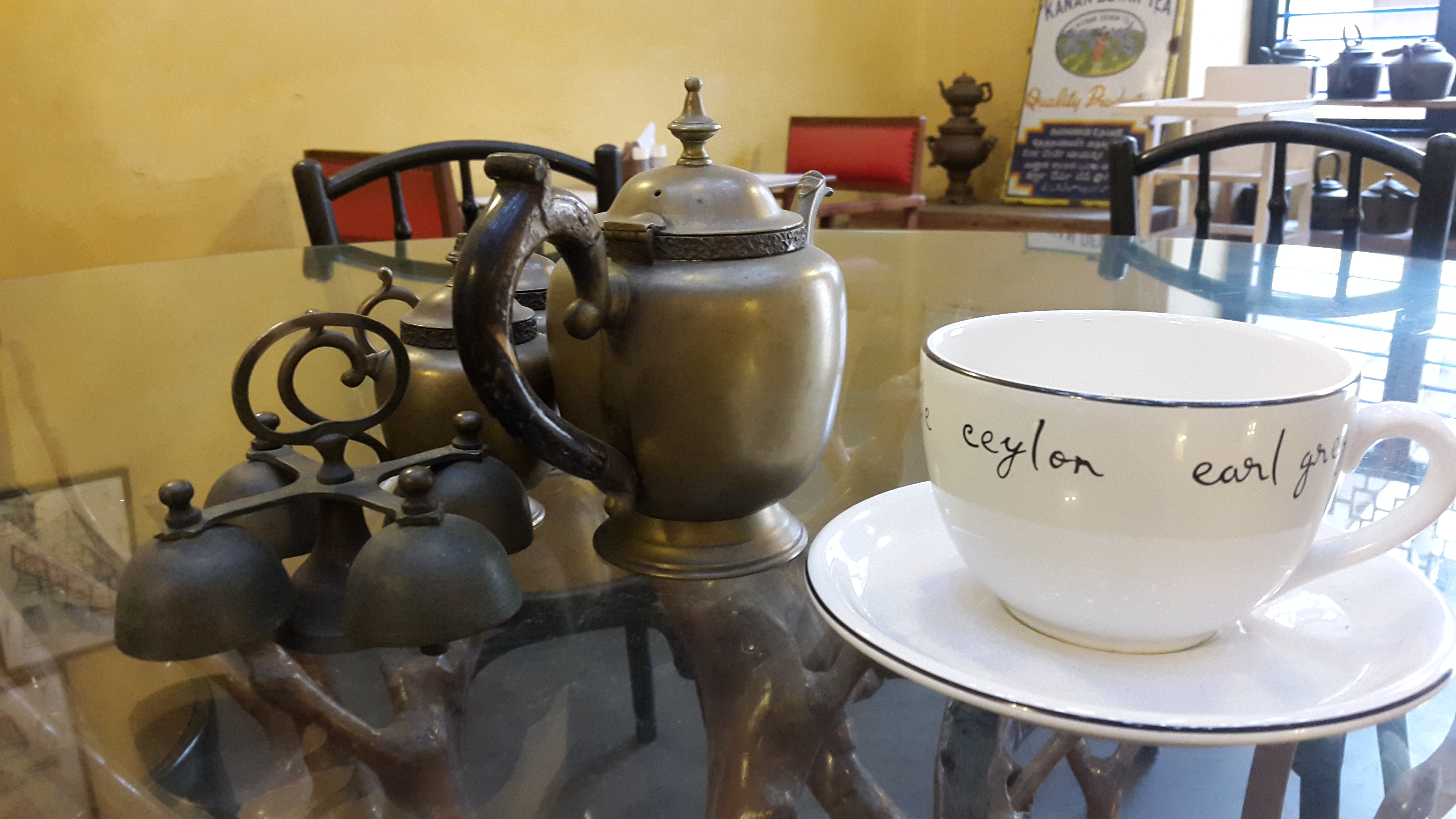 Teapots at the Teapot Cafe