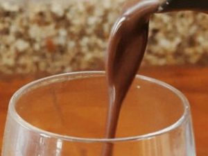 Red Wine Hot Chocolate – Its Feeling a Lot Like Christmas